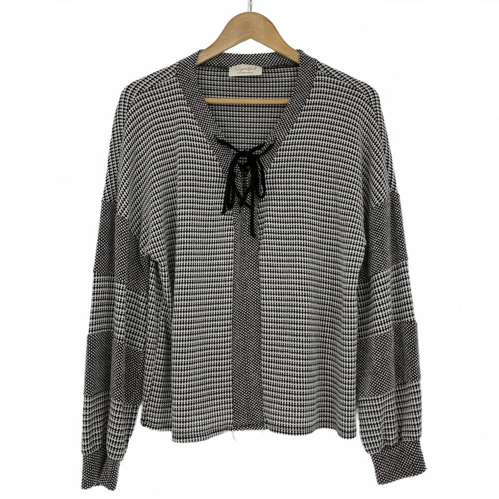 Sugarfox Women's Black and White Patterned Oversized Top